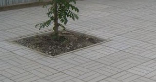 Качественная тротуарная плитка серого цвета в Гусе-Хрустальном в октябре