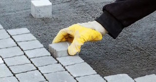 Укладка тротуарной плитки 50 на 50 в Гусе-Хрустальном в октябре