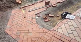 Укладка тротуарной плитки в Гусе-Хрустальном в октябре
