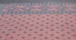 Укладка тротуарной плитки на старое бетонное основание в Гусе-Хрустальном в октябре