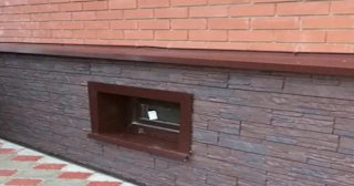 Облицовка цоколя панелями под камень в Гусе-Хрустальном в октябре