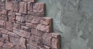 Качественная отделка цоколя фундамента снаружи в Гусе-Хрустальном в октябре