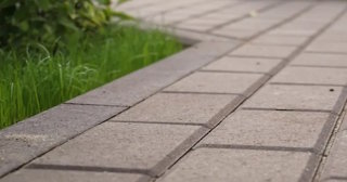 Профессиональная укладка тротуарных дорожек в Гусе-Хрустальном в октябре